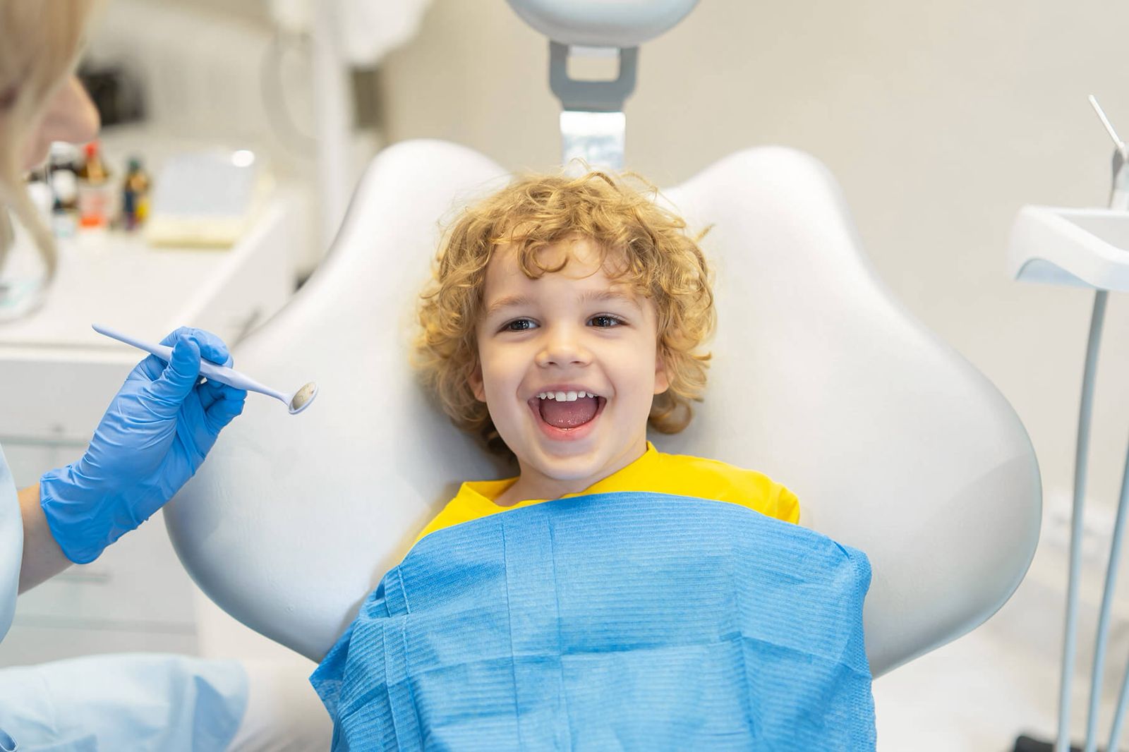 Child dental checkup - First Dental Visit